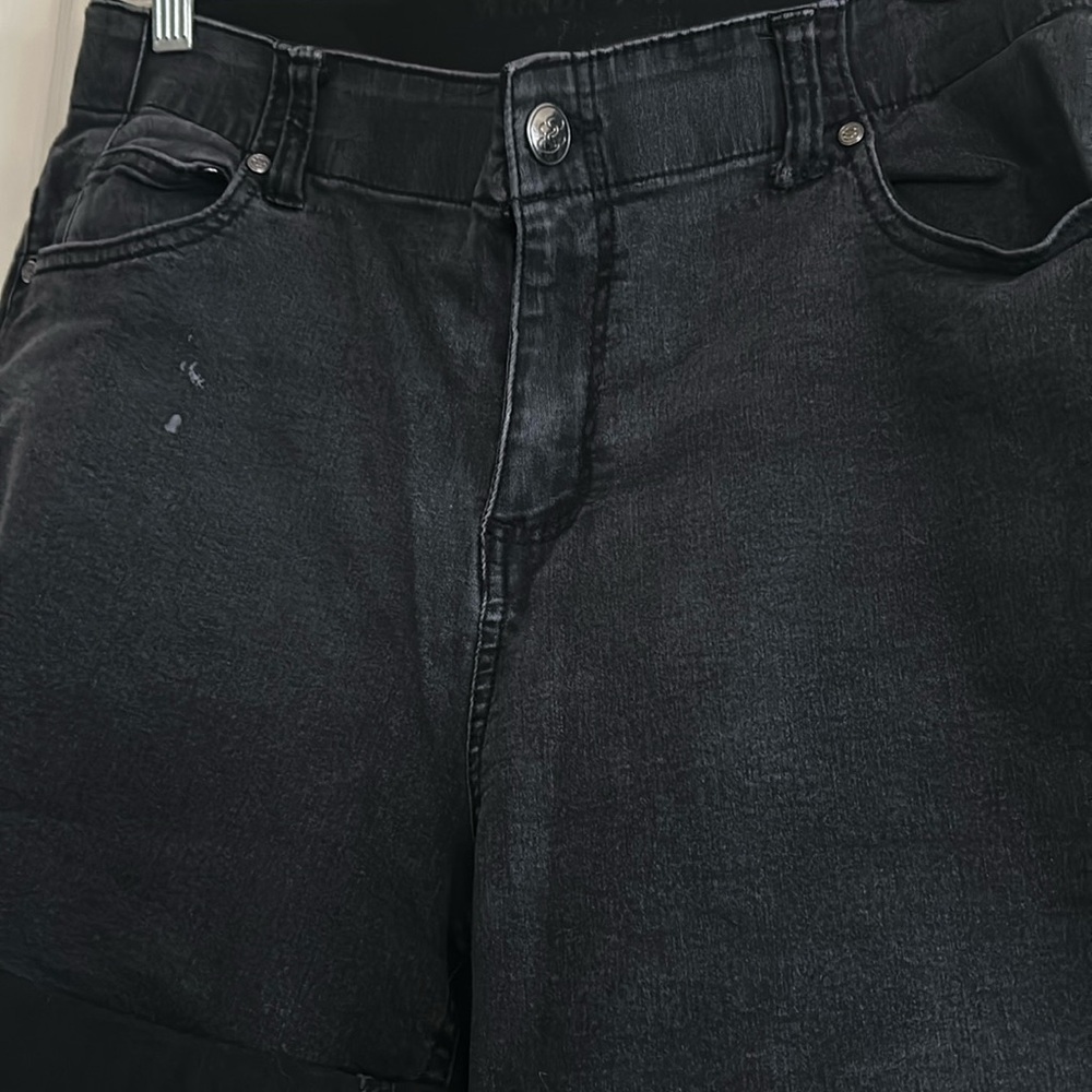 Make An Offer Wonder Waist black shorts ✔️